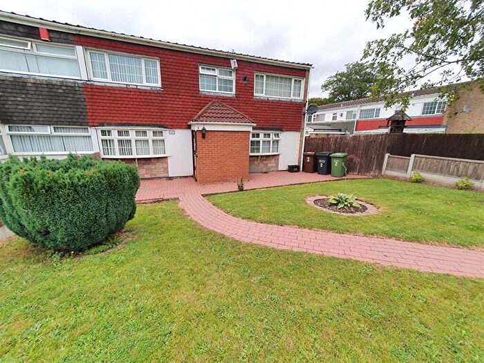 4 Bedroom End Of Terrace House For Sale In Hatchford Walk, Birmingham, B37