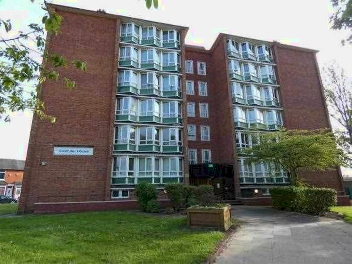3 Bedroom Flat To Rent In Gosmoor House, Yew Tree Lane, Birmingham, B26