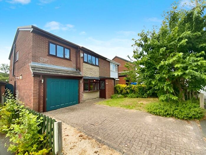 4 Bedroom Semi-Detached House For Sale In Lapwing Close, Stalybridge, Cheshire, SK15