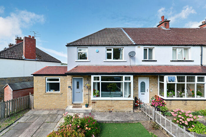 4 Bedroom End Of Terrace House For Sale In Ryshworth Crescent, Crossflatts, Bingley, West Yorkshire, BD16