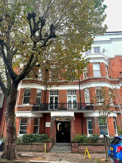 3 Bedroom Flat To Rent In Widdenham Road, London, N7