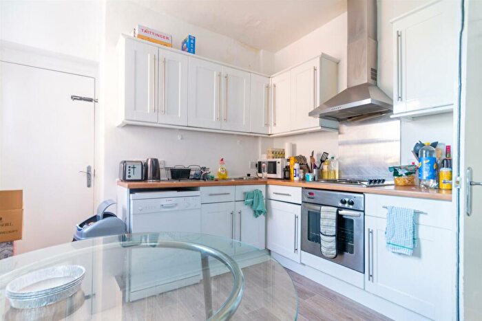 5 Bedroom Apartment To Rent In Grosvenor Place, Jesmond, NE2