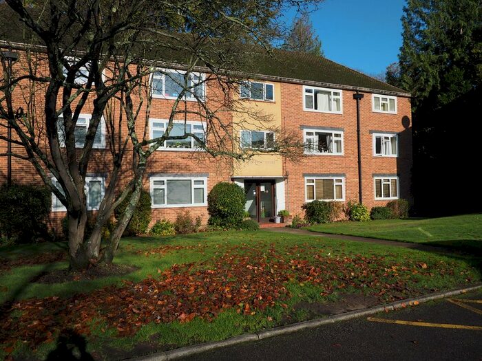 2 Bedroom Flat To Rent In Christchurch Road, Virginia Water, GU25