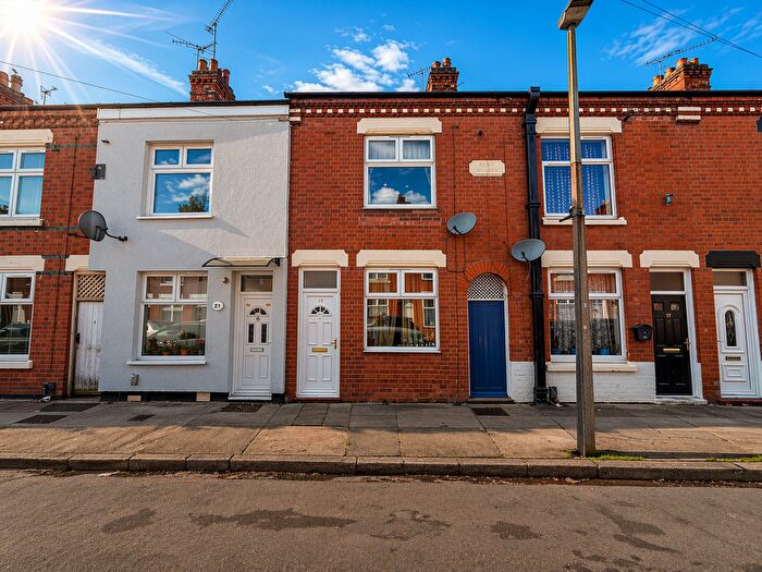 3 Bedroom Terraced House For Sale In Meynell Road, Leicester, LE5