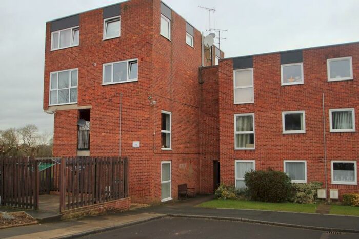 2 Bedroom Apartment To Rent In Lidgett Park Court, Roundhay, Leeds, LS8