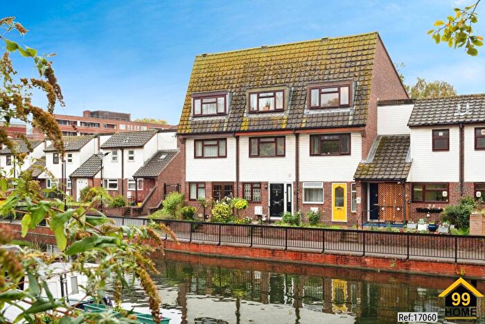 4 Bedroom Terraced House To Rent In Grand Walk, London, E1