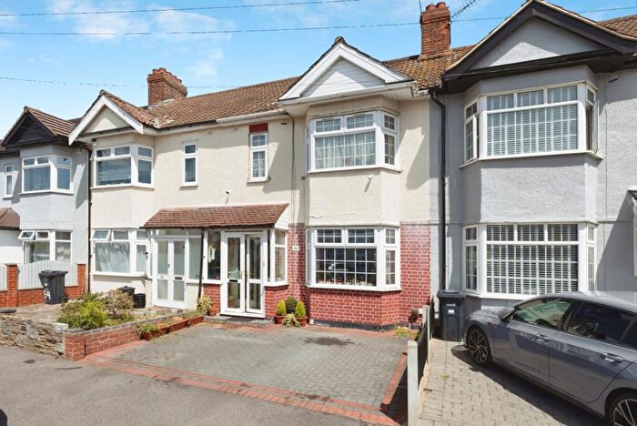 3 Bedroom Terraced House For Sale In Clinton Crescent, Ilford, Essex, IG6