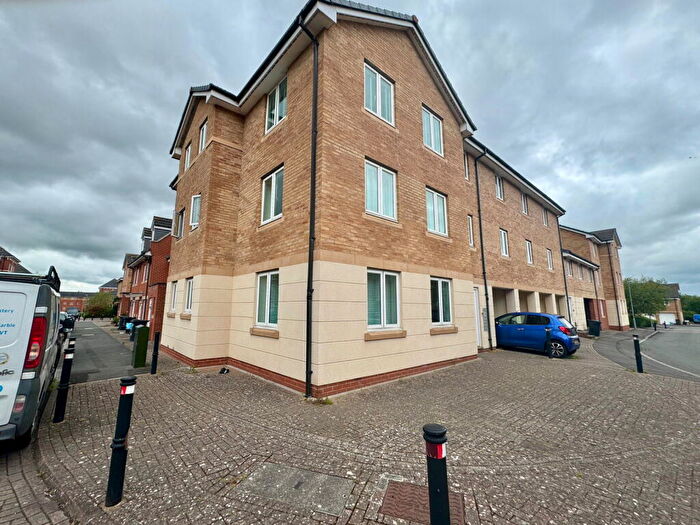 2 Bedroom Flat To Rent In Padstow Road, Swindon, SN2