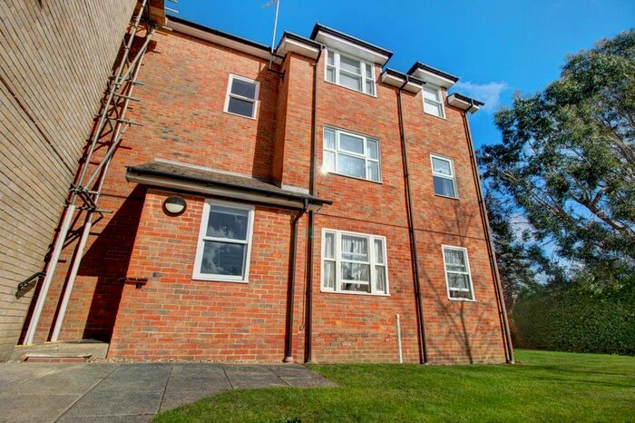 1 Bedroom Flat To Rent In Oxford Court, Oxford Road, Colchester, CO3