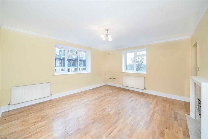 2 Bedroom Flat To Rent In Shoot Up Hill, Cricklewood, NW2