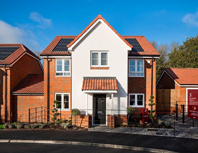 4 Bedroom Detached House For Sale In Orchard Drive, Park Street, AL2
