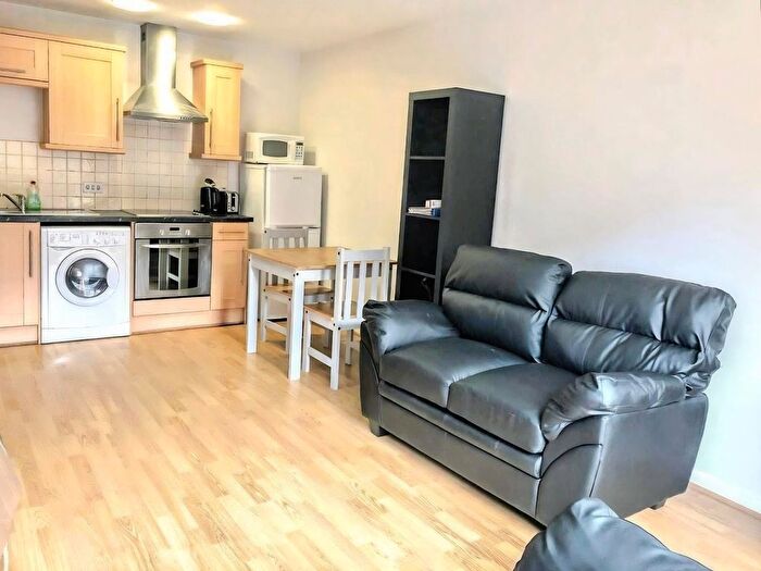 1 Bedroom Flat To Rent In Ahlux Court, Leeds, West Yorkshire, LS2