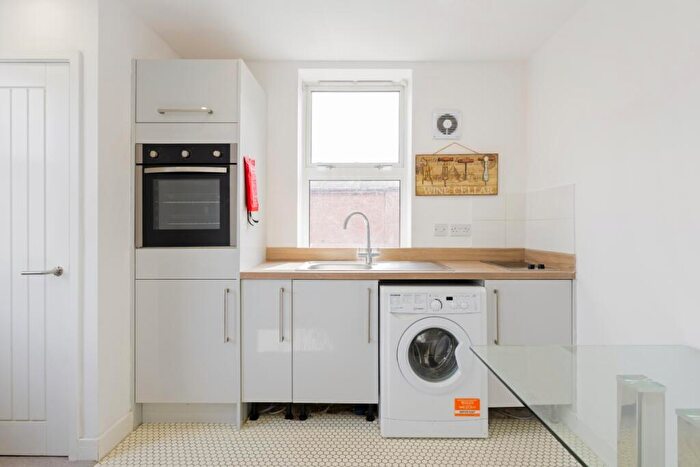 Flat To Rent In Arden Street Stratfrod-upon-avon, CV37