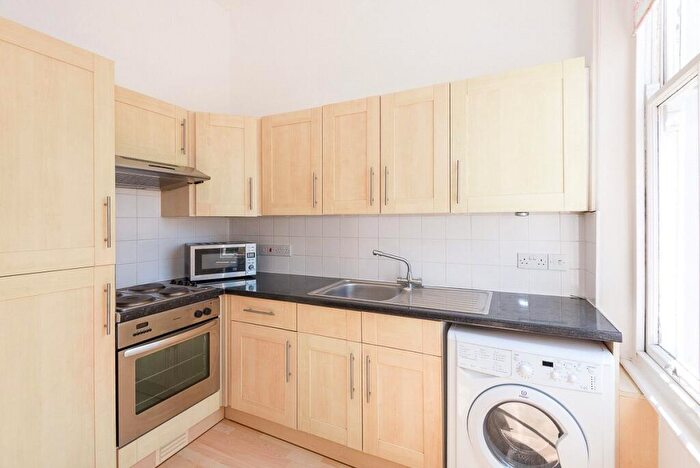 2 Bedroom Apartment To Rent In Bickerton Road, London, N19