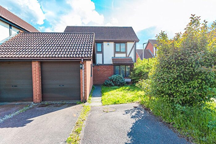 3 Bedroom Detached House For Sale In Ingram Gardens, Luton, LU2