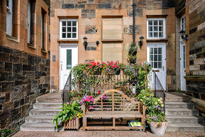 2 Bedroom Flat For Sale In Parklands View, Crookston, G53