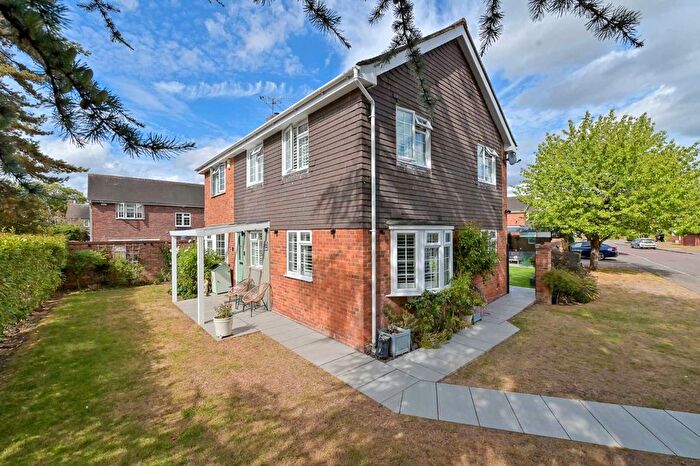 4 Bedroom Detached House For Sale In Hearne Drive, Holyport, Maidenhead, Windsor And, SL6