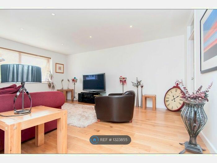 2 Bedroom Maisonette To Rent In Brampton Court, Maidenhead SL6