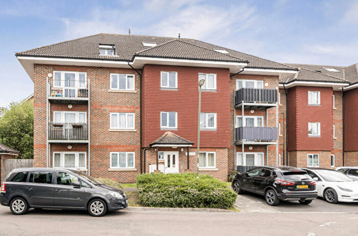 2 Bedroom Penthouse For Sale In Oakbank Avenue, Walton On Thames, KT12