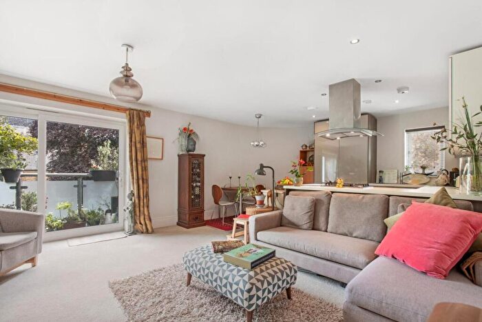 2 Bedroom Apartment For Sale In Trewsbury Road, Sydenham, London, SE26