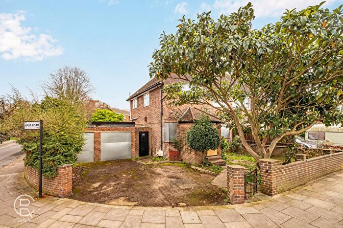 4 Bedroom Semi Detached House For Sale In Harp Road, Hanwell, London, W7