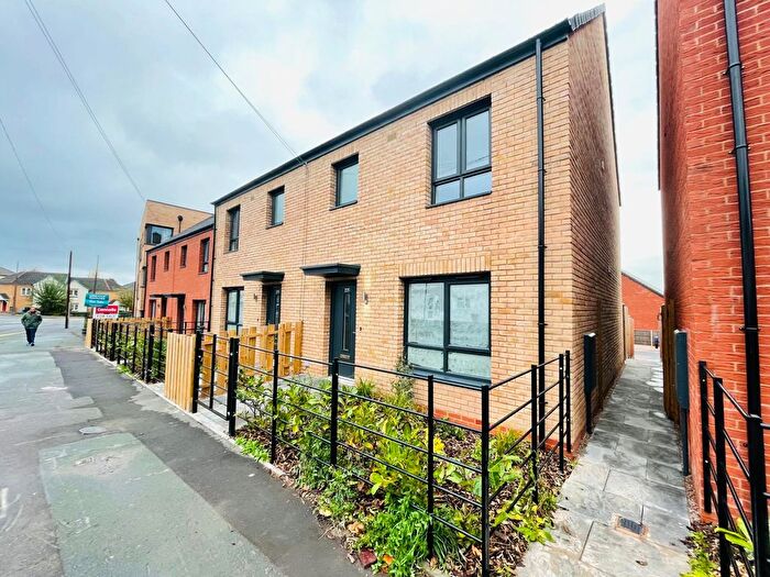 3 Bedroom Semi Detached House For Sale In Abbey Road, Smethwick, B67