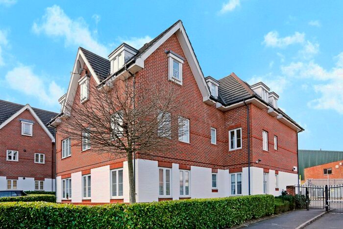 2 Bedroom Flat To Rent In Tavistock Mews, High Wycombe HP12