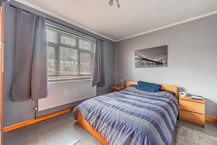 2 Bedroom Flat For Sale In Islip Manor Road, Northolt, UB5