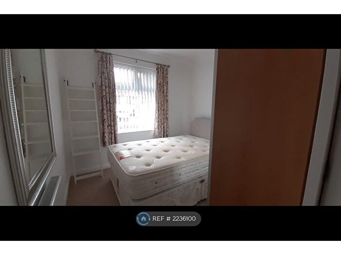 2 Bedroom Bungalow To Rent In Kingsmead, Barnet, EN5
