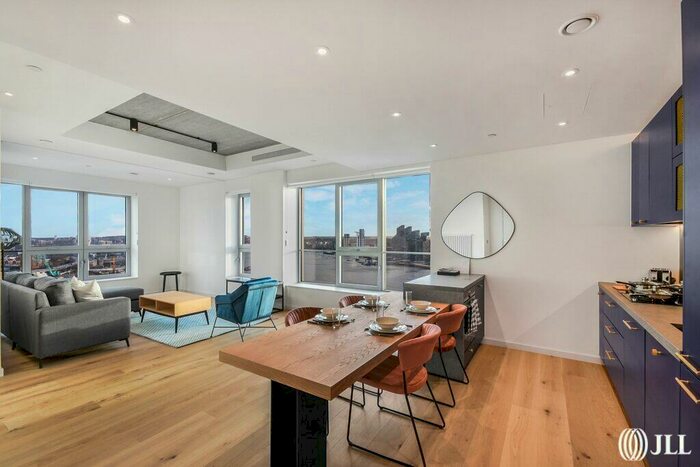 2 Bedroom Flat To Rent In Douglass Tower, Good Luck Hope, E14