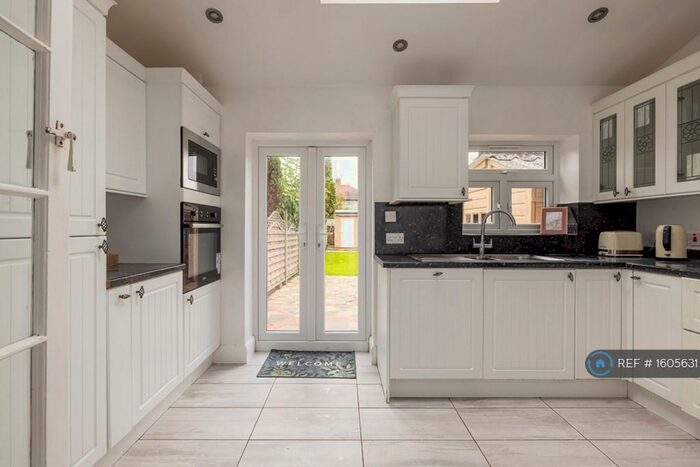 4 Bedroom Semi-Detached House To Rent In The Sunny Road, Enfield, EN3