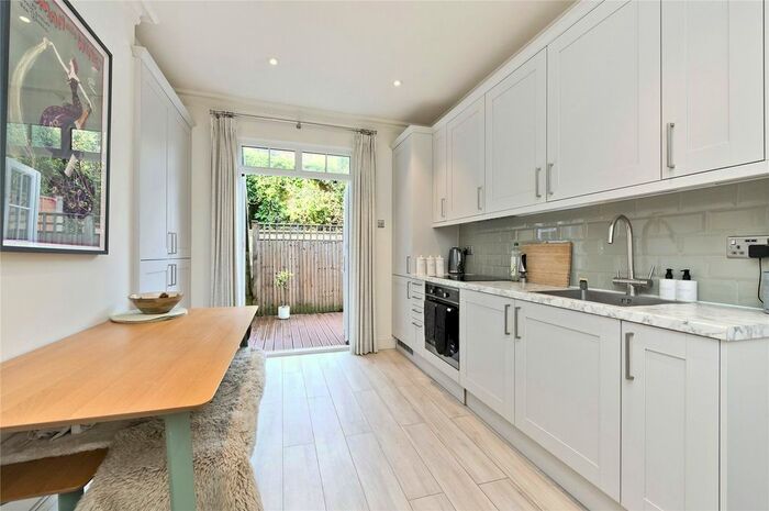 2 Bedroom Flat To Rent In Mirabel Road, London, SW6