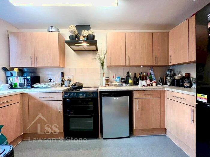 3 Bedroom Flat To Rent In Lyham Road, London SW2