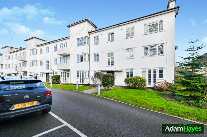 2 Bedroom Apartment For Sale In Beech Lawns, North Finchley, N12