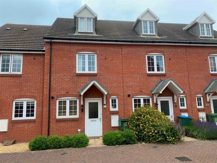 3 Bedroom House To Rent In Eggleton Close, Aylesbury, HP21