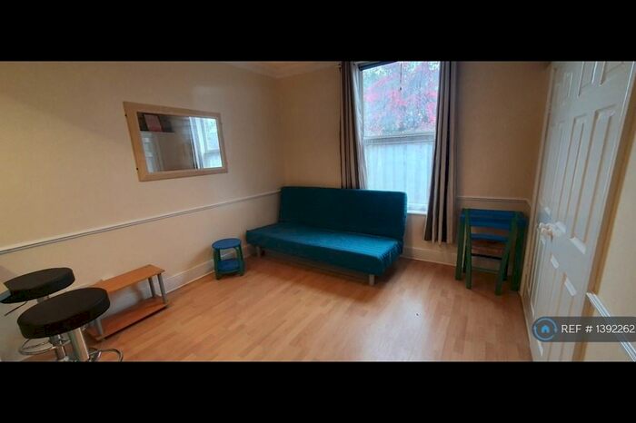 Studio To Rent In Marlborough Road, Sale, M33