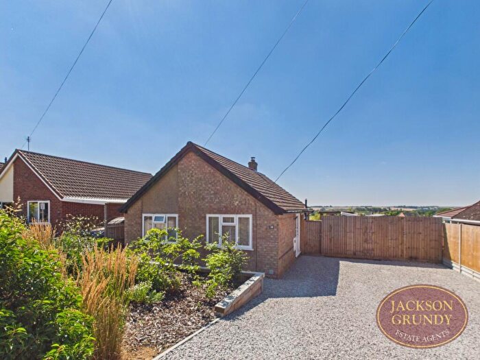 2 Bedroom Detached Bungalow For Sale In Dowthorpe Hill, Earls Barton, NN6
