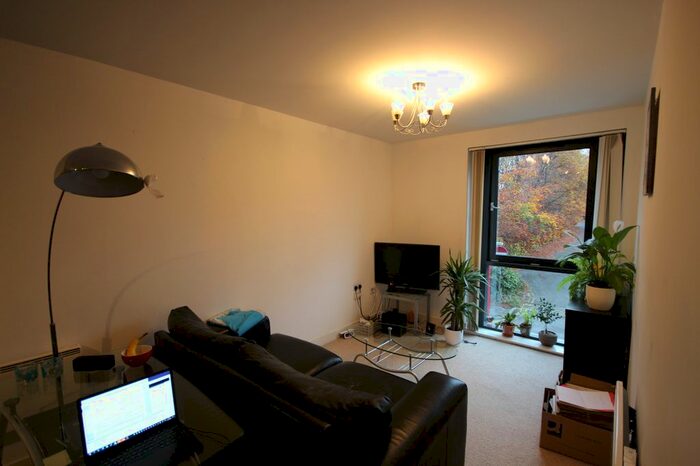 2 Bedroom Flat To Rent In Springfield Court, Dean Road, Salford, Lancashire M37Eh M3