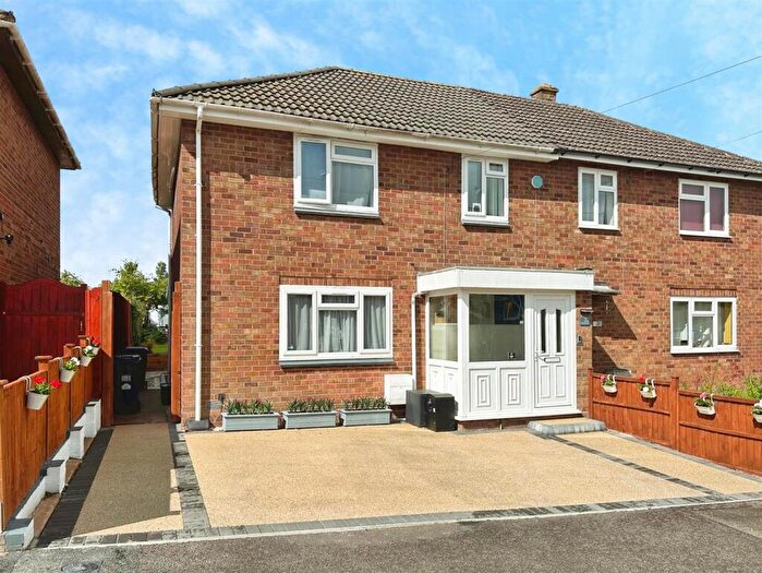 3 Bedroom Semi-Detached House For Sale In Wellington Road, Leamington Spa, CV32