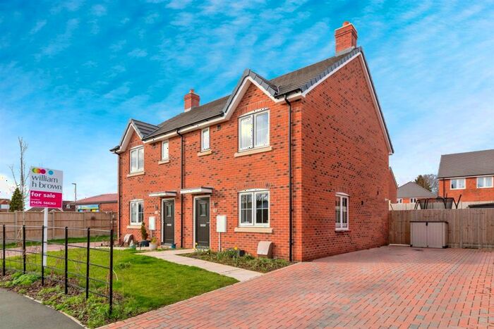 3 Bedroom Semi-Detached House For Sale In Morris Road, Barrowby, Grantham, NG32