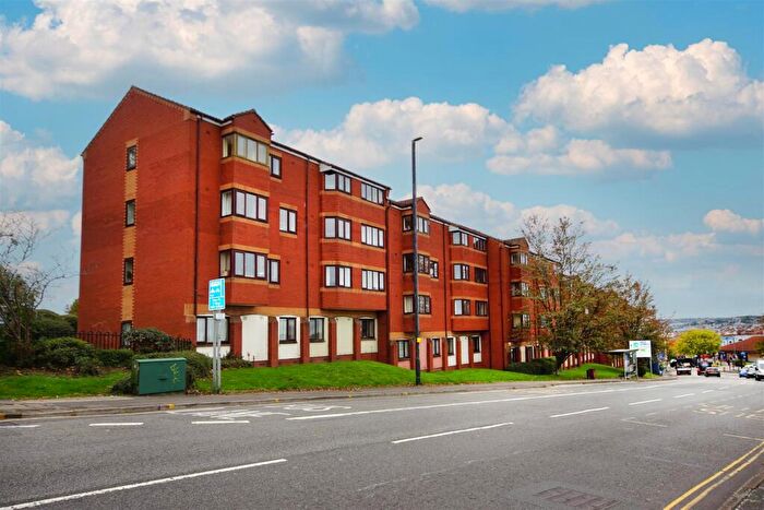 2 Bedroom Apartment For Sale In Barrington Court, Winton Street, Totterdown, Bristol, BS4