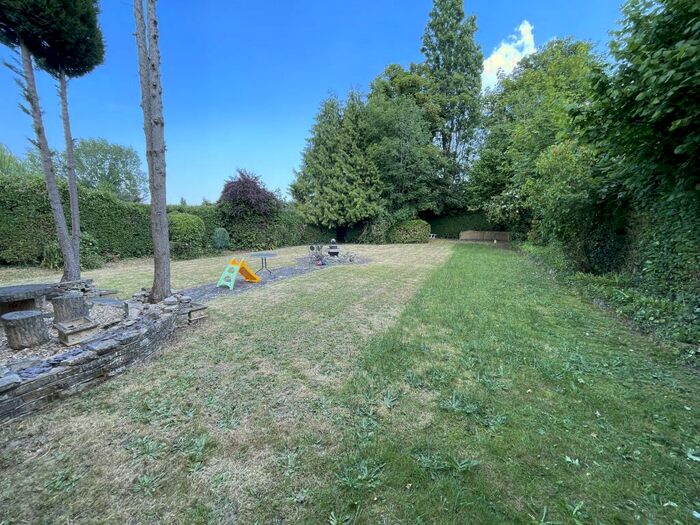 1 Bedroom Semi-Detached House To Rent In Woodcote Road, Wallington, Surrey, SM6