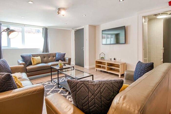 2 Bedroom Maisonette To Rent In Welcomes Road, Kenley, CR8