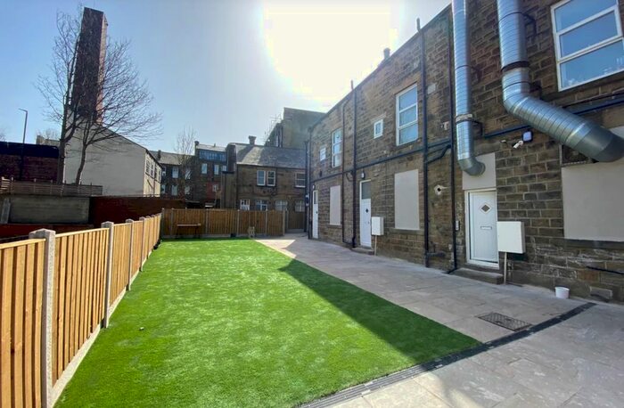 1 Bedroom Flat To Rent In Queen Street, Leeds, LS27