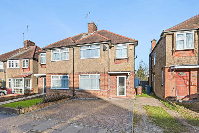 3 Bedroom Semi Detached House For Sale In Shaftesbury Avenue, Harrow, HA2