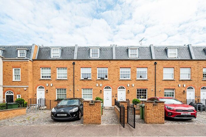 2 Bedroom Maisonette To Rent In Trafalgar Grove, Greenwich, London, SE10