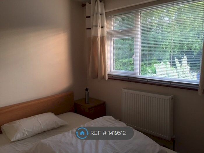 4 Bedroom Semi-Detached House To Rent In Tadley, Tadley, RG26