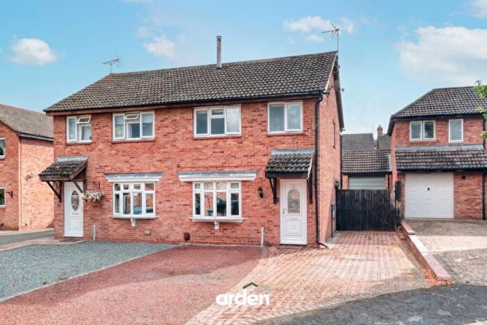 3 Bedroom Semi Detached House For Sale In Horton Close, Alcester, B49