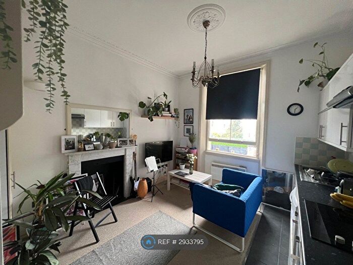 Studio To Rent In Westbourne Park Road, London, W11