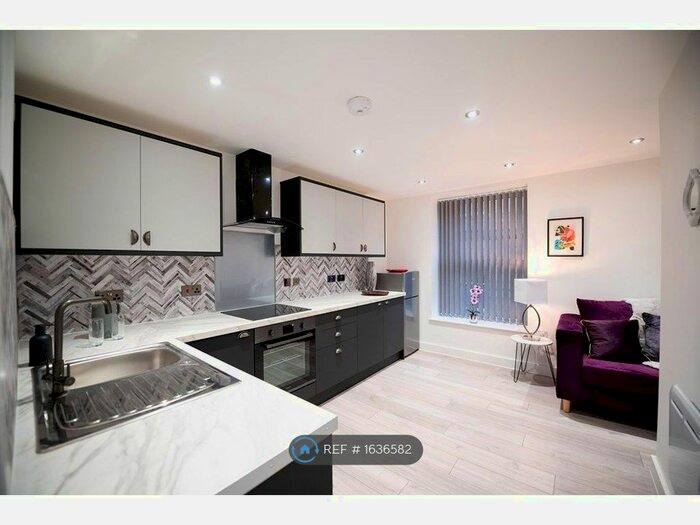 1 Bedroom Flat To Rent In Greaves Street, Oldham, OL1